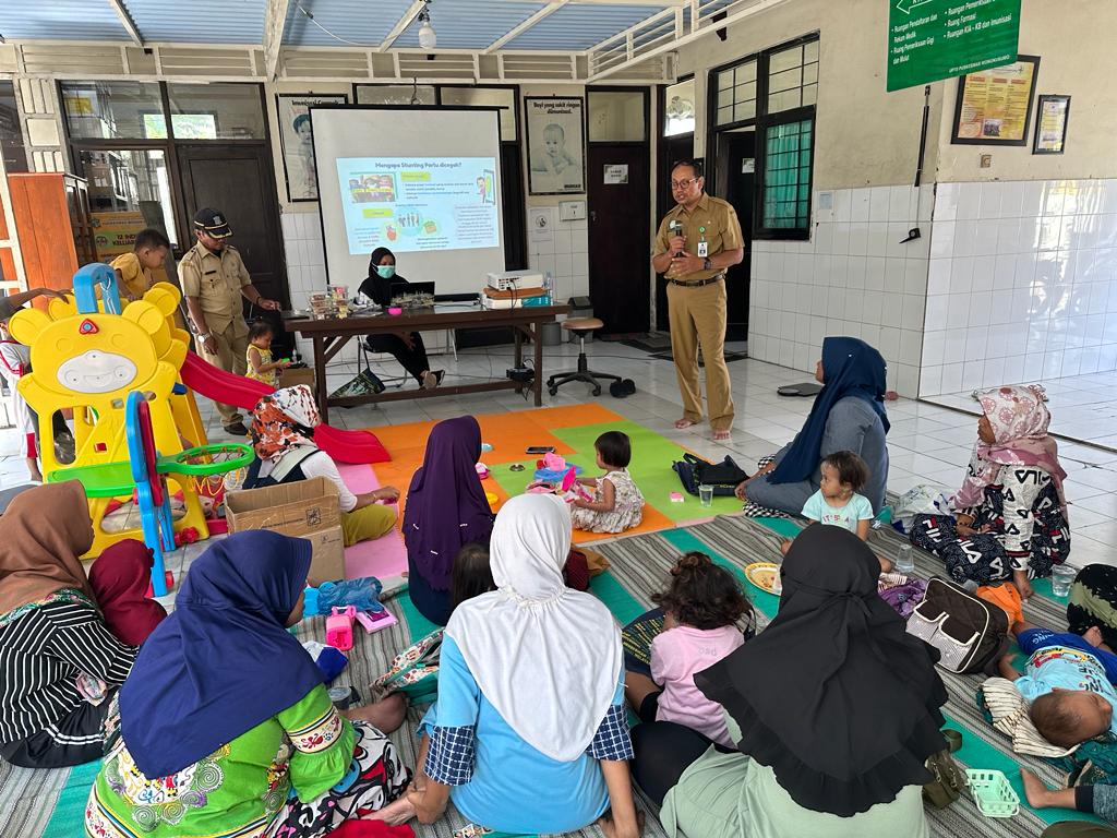 Foto kegiatan Kegiatan edukasi kesehatan RSUD Husada Prima pada Kelas Balita Stunting Puskesmas Wonokusumo