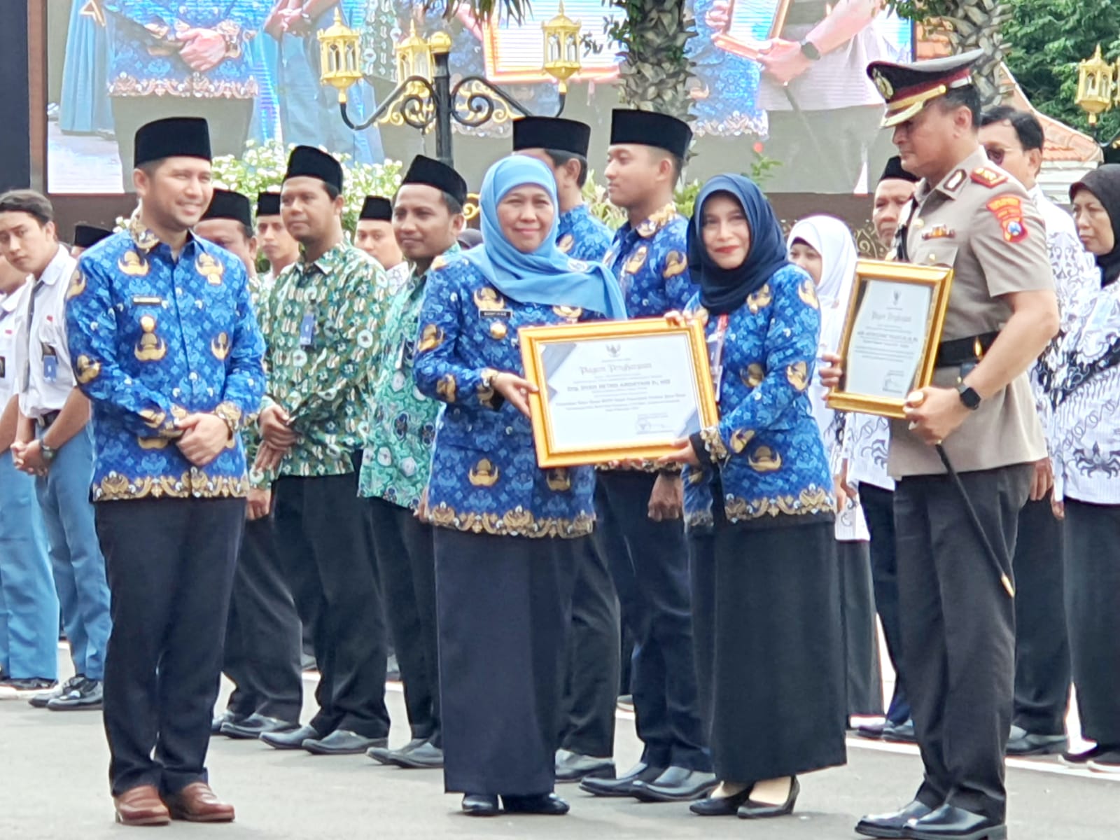 Foto kegiatan Penerimaan Piagam dari Ibu Gubernur Jawa Timur